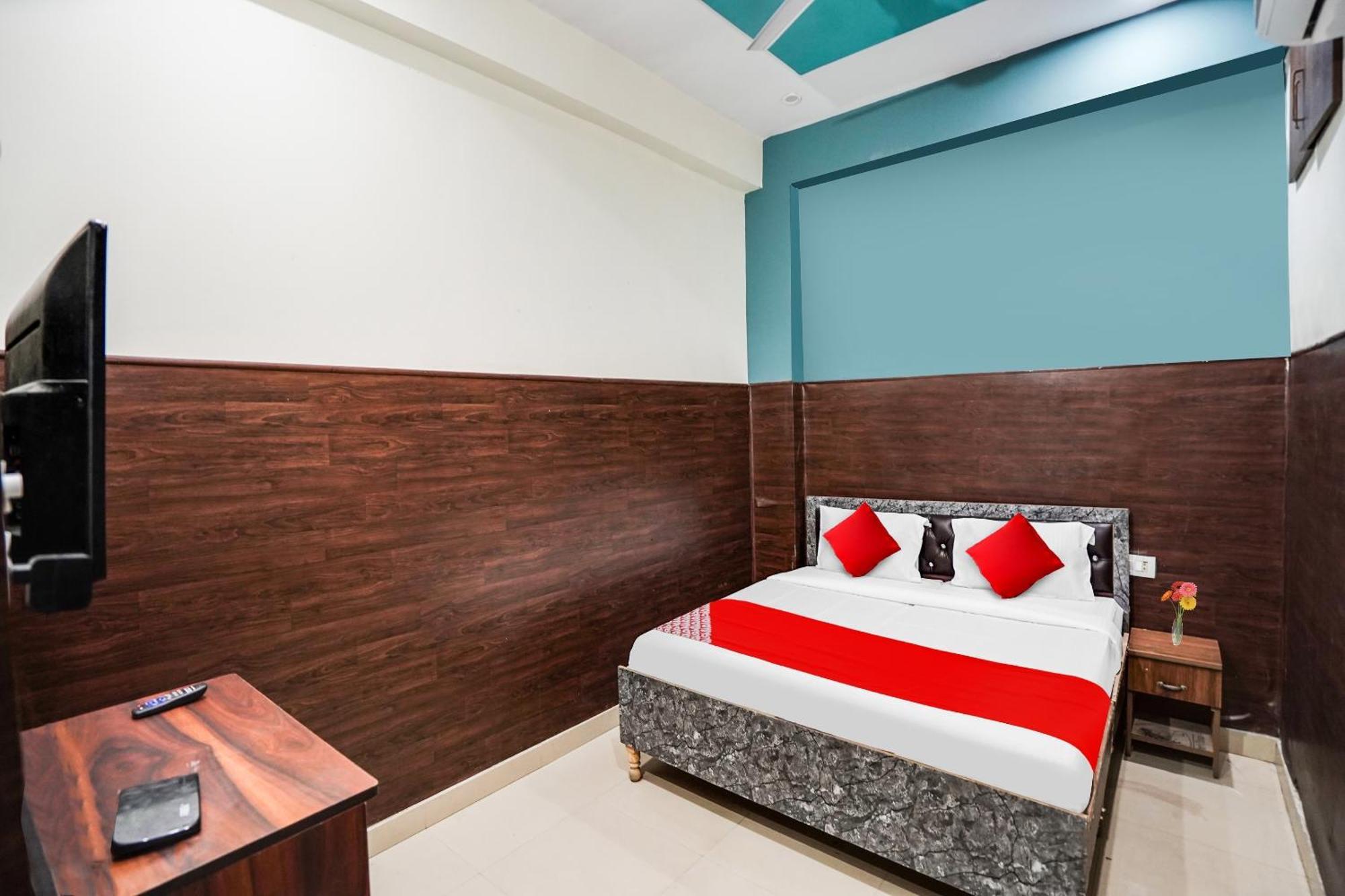Hotel O Dream Palace Inn Noida Exteriör bild